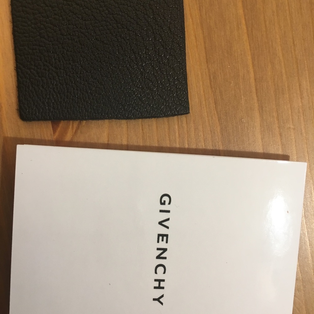 Givenchy Medium Antigona Duffel - Picture 6 of 7